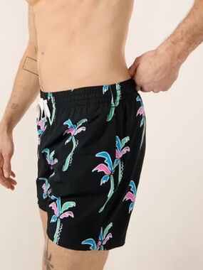 Chubbies Havana Nights Black Palm 7" Swim Shorts Size Medium